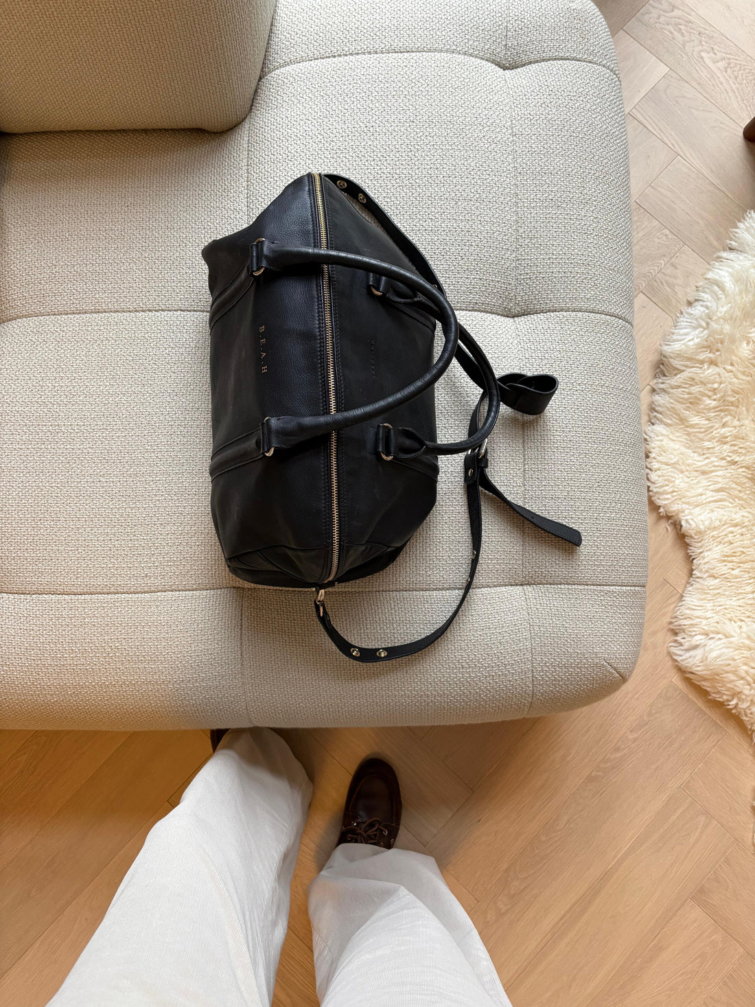 Wat neem je toch mee in je tas als je op reis gaat? Of op restaurant!