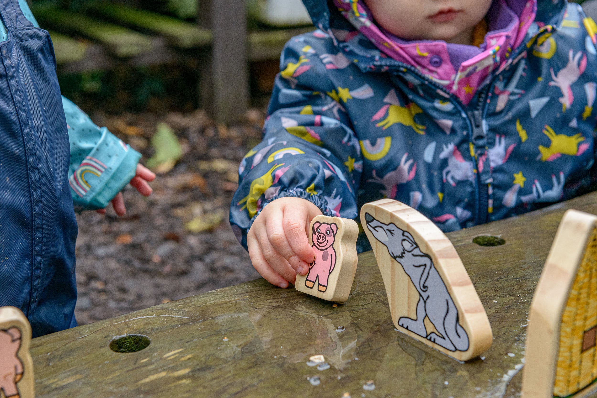 Yellow Door 7 houten figuren Drie Biggetjes