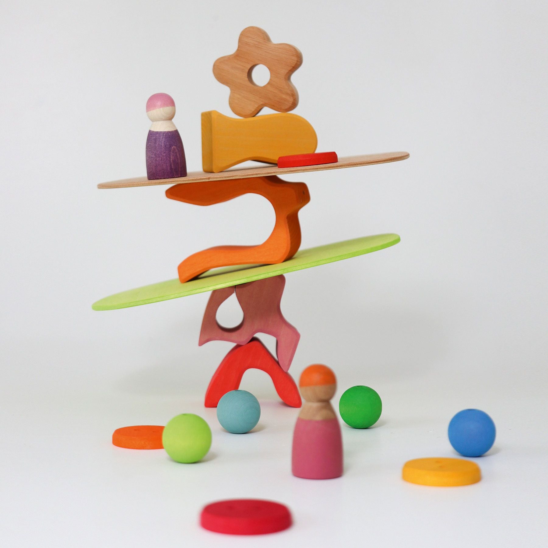 Grimm`s kleine speelwereld in het bloemenveld