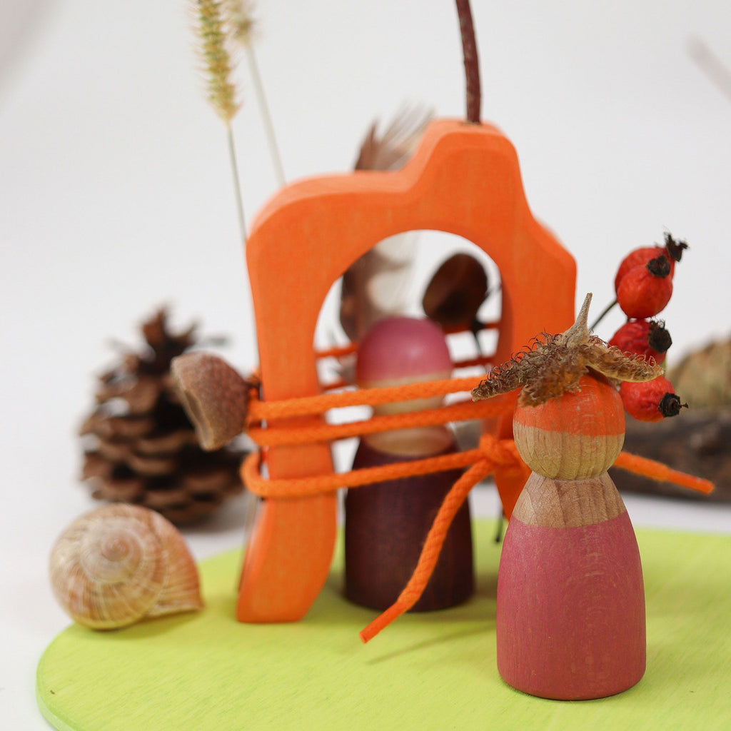 Grimm`s kleine speelwereld in het bloemenveld