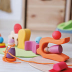 Grimm`s kleine speelwereld in het bloemenveld