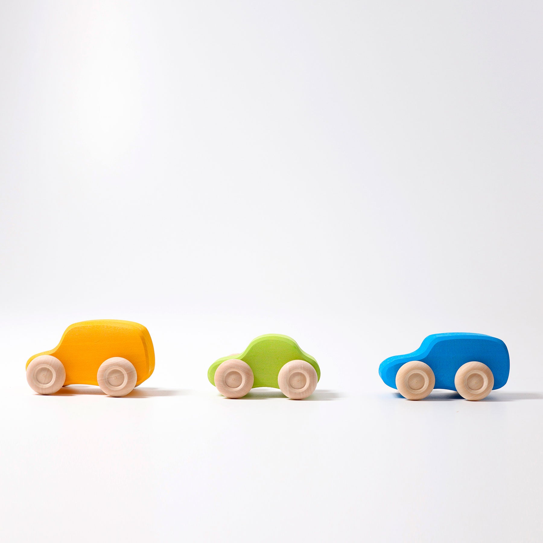 Grimm`s 6 houten auto`s in regenboogkleuren
