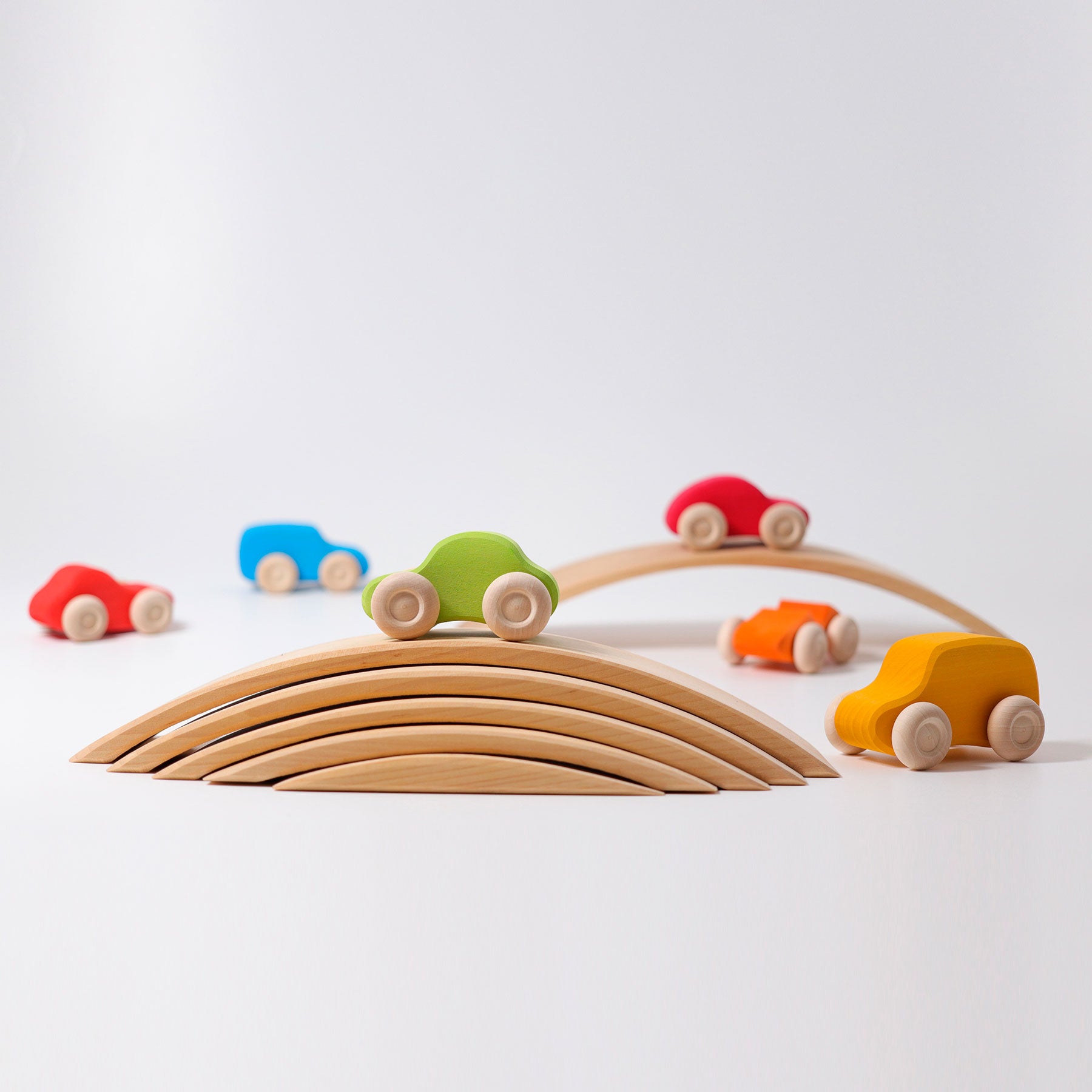 Grimm`s 6 houten auto`s in regenboogkleuren