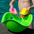 Moluk Bilibo als waterspeelgoed gebruikt