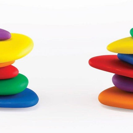 rainbow pebbles in verschillende kleuren en maten