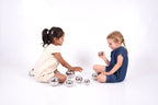 kinderen spelen met Tickit 7 sensorische spiegelballen met geluid