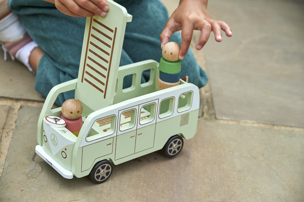 Tickit houten camper van met 2 figuren