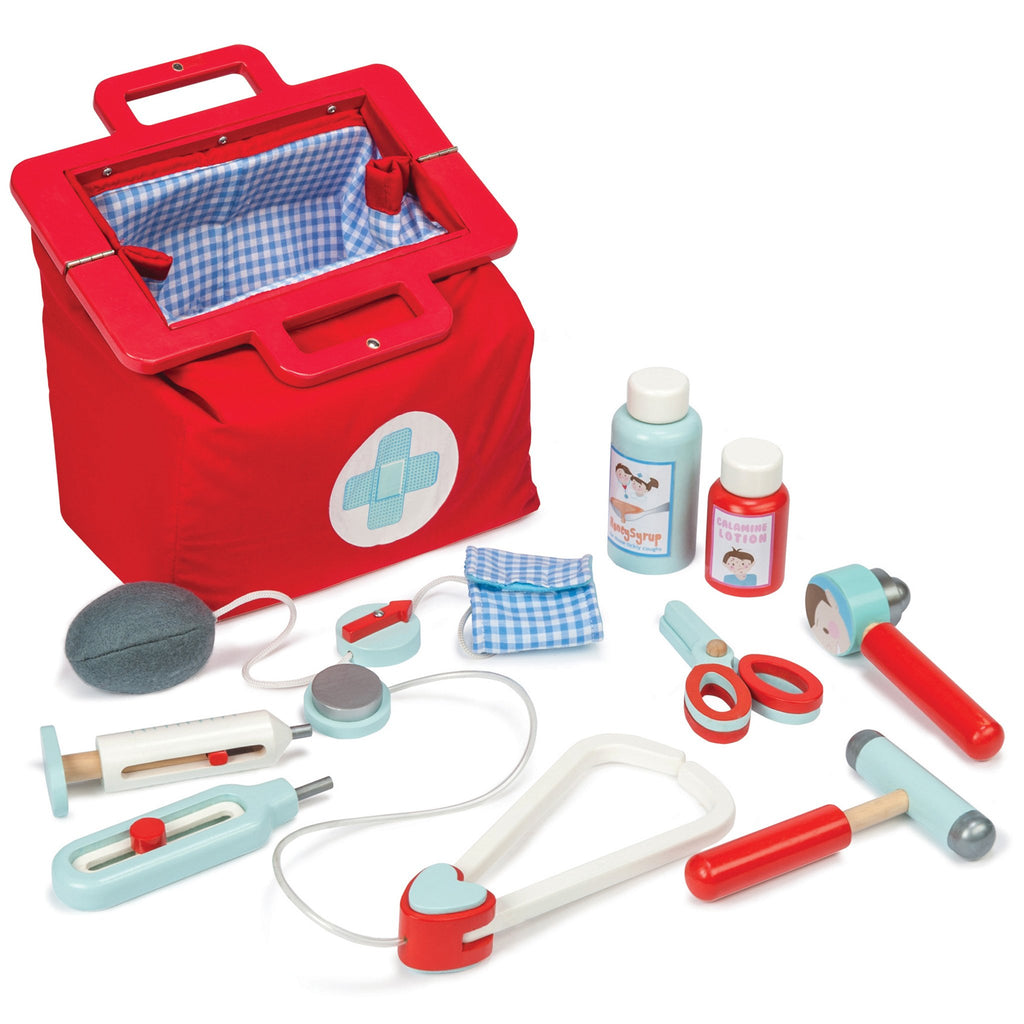 medische instrumenten in hout uit le toy van dokterstas