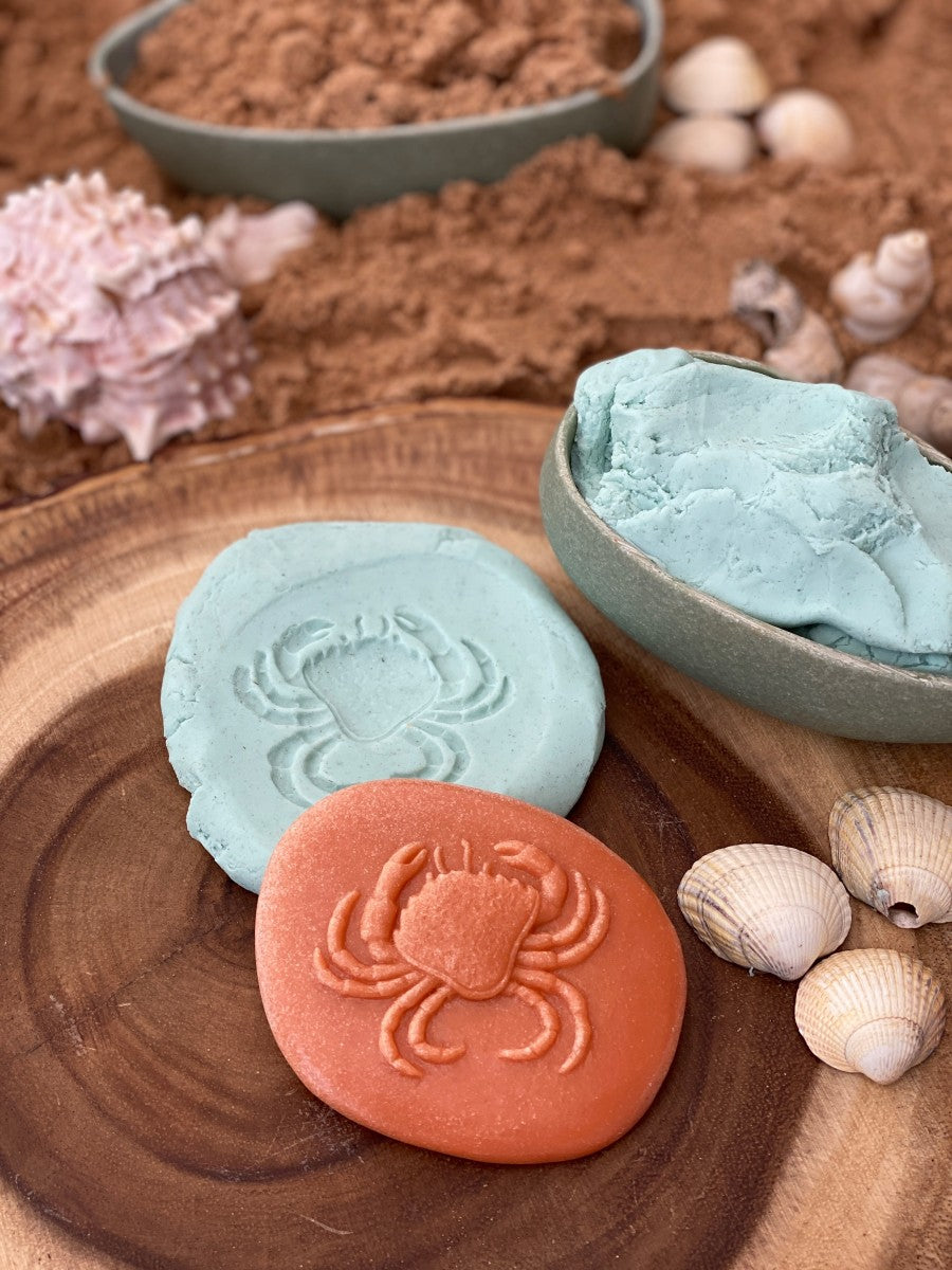 Yellow Door ontdekstenen de kust