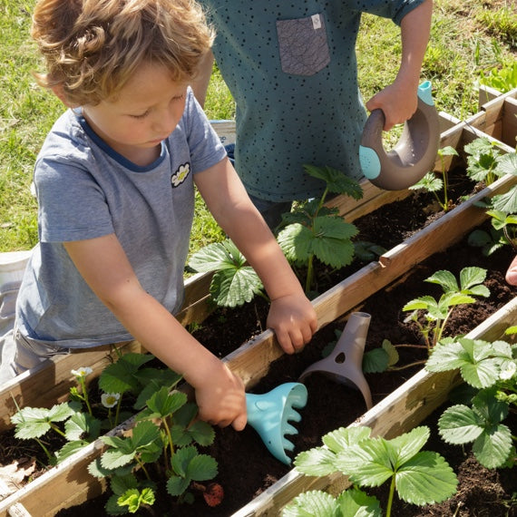 kinderen tuinieren met raki