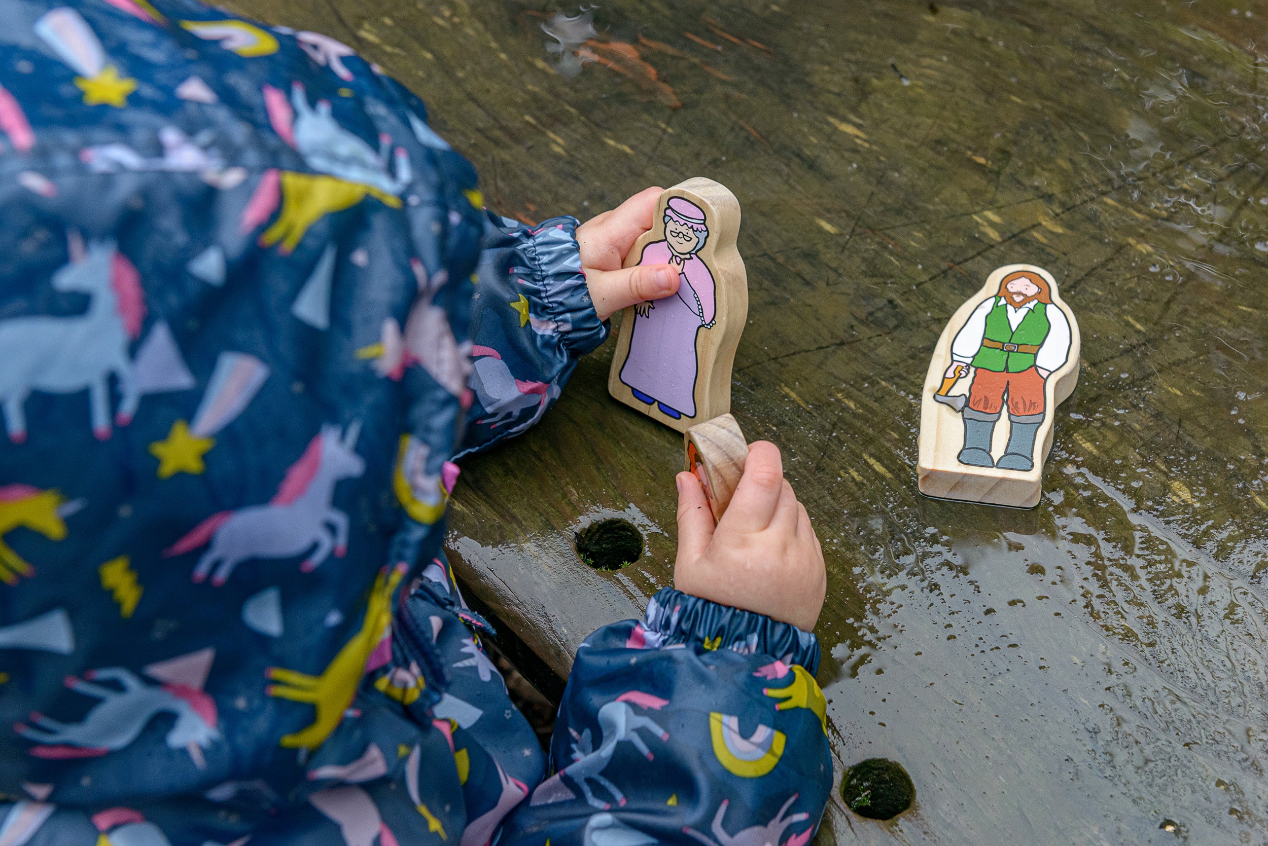 Yellow Door 4 houten figuren Roodkapje