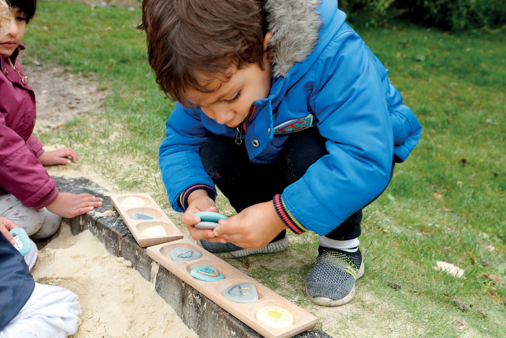 Yellow door - weer stenen